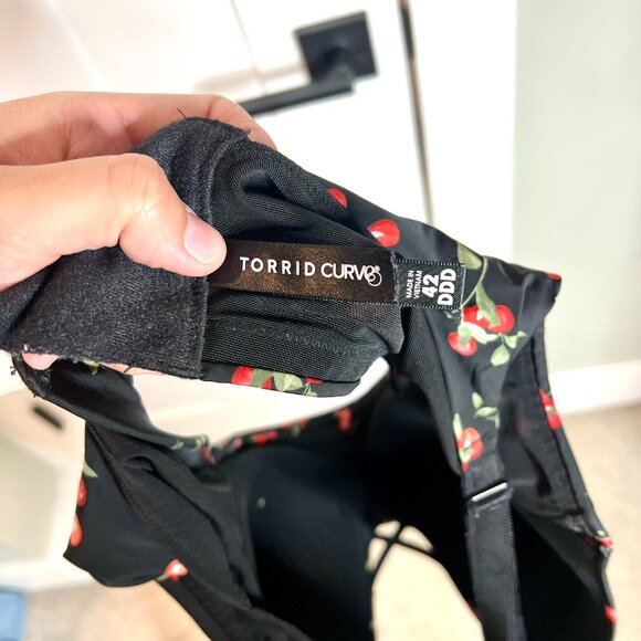 Torrid Black Dream Wire-Free Push-Up Bra in Cherry Print Size 42DDD - Picture 6 of 6